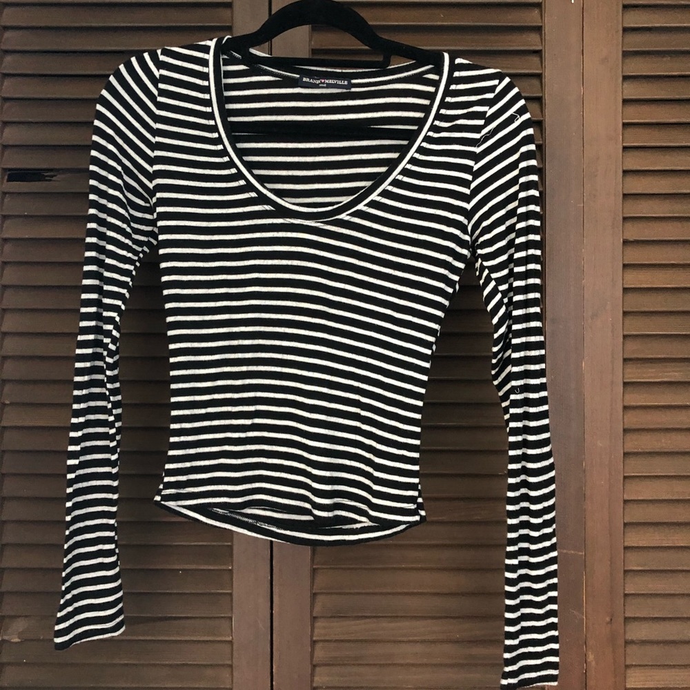 Brandy Melville long sleeve crop top